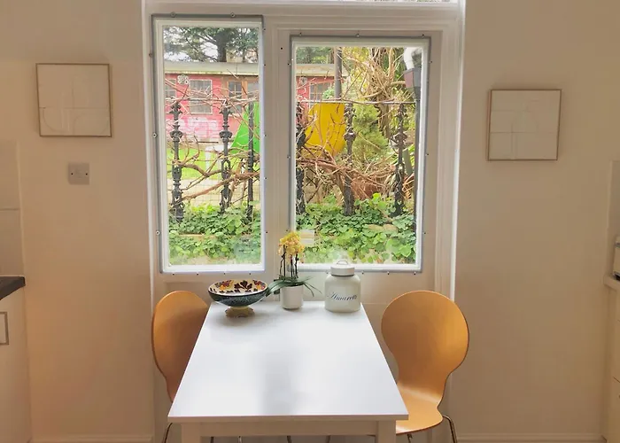 Spacious Comfortable Flat With Free Parking In East Finchley, Muswell Hill & Close To Alexandra Palace