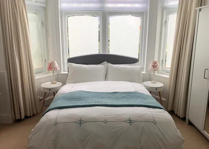 Spacious Comfortable Flat With Free Parking In East Finchley, Muswell Hill & Close To Alexandra Palace